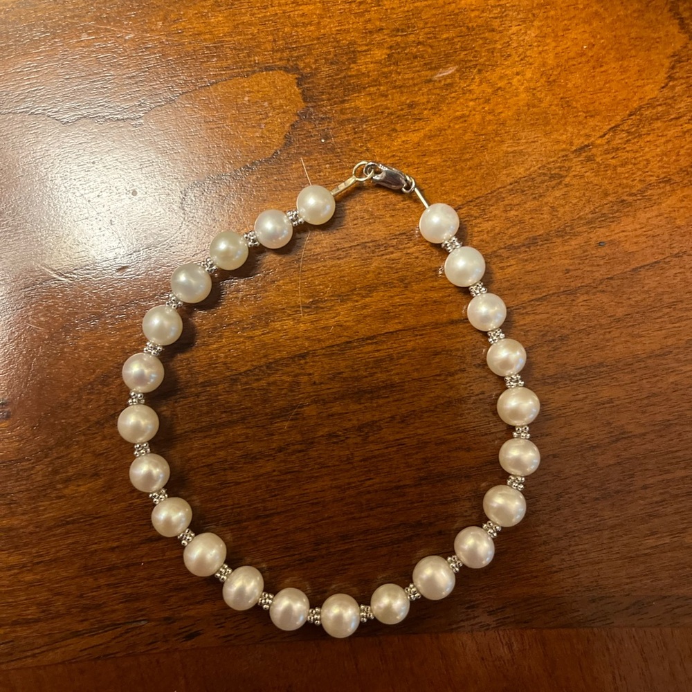 Pearl and silver bracelet